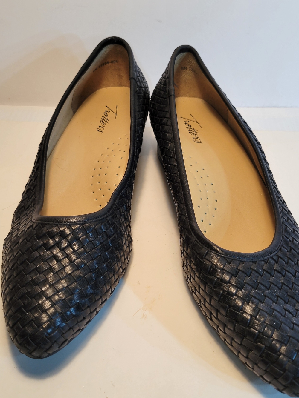 Trotters Black Woven Pumps Flats Sz 9